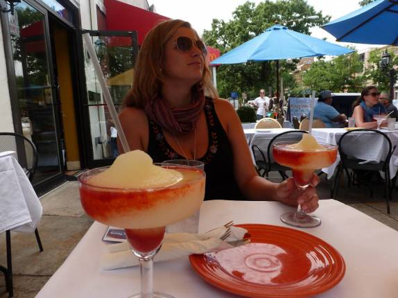 Celebrando com Frozen Marguerita (mais barata, na hora do happy hour!) a chegada à Washington, capital dos Estados Unidos Celebrando com Frozen Marguerita (mais barata, na hora do happy hour!) a chegada à Washington, capital dos Estados Unidos