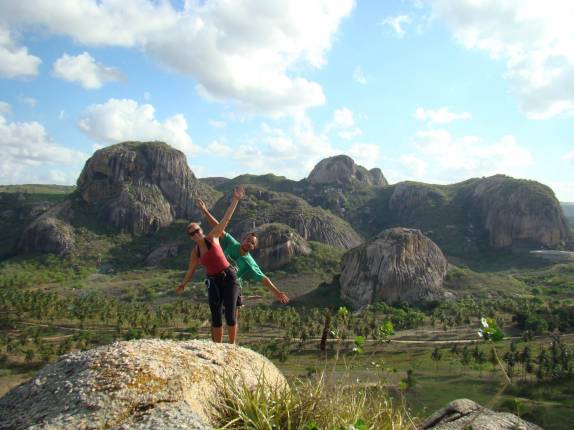 Celebração no alto da Pedra do Lagarto, na região de Passa e Fica - RN. Parque da Pedra da Boca ao fundo. Celebração no alto da Pedra do Lagarto, na região de Passa e Fica - RN. Parque da Pedra da Boca ao fundo.