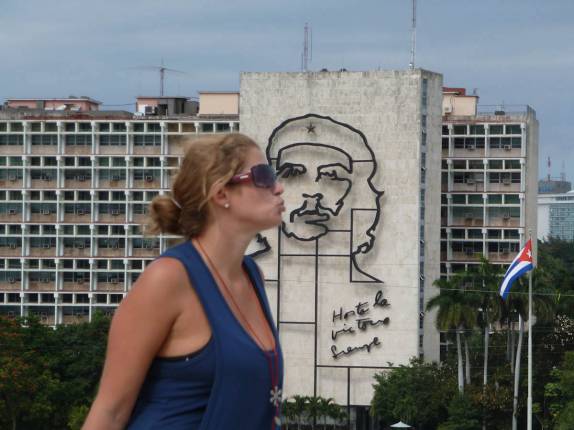 Che Guevara continua arrebatando  corações! (em Havana - Cuba)