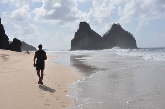 Chegando aos Dois Irmãos, em Fernando de Noronha - PE