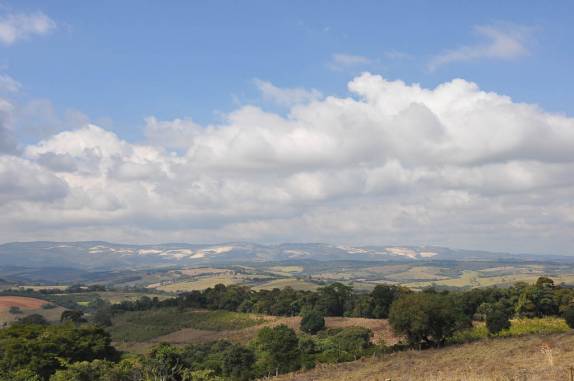 Chegando em São Thomé das Letras - MG, As manchas brancas são o efeito das pedreiras Chegando em São Thomé das Letras - MG, As manchas brancas são o efeito das pedreiras