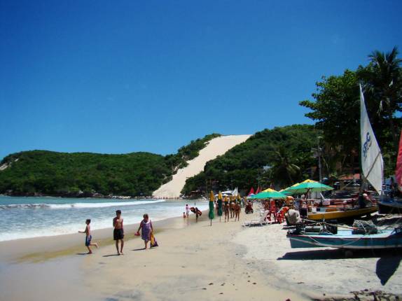 Chegando no Morro do Careca, na praia de Ponta Negra, em Natal - RN