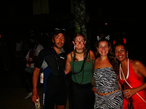 Com a Denise e a Bianca na Festa à Fantasia de Itacaré - BA Com a Denise e a Bianca na Festa à Fantasia de Itacaré - BA