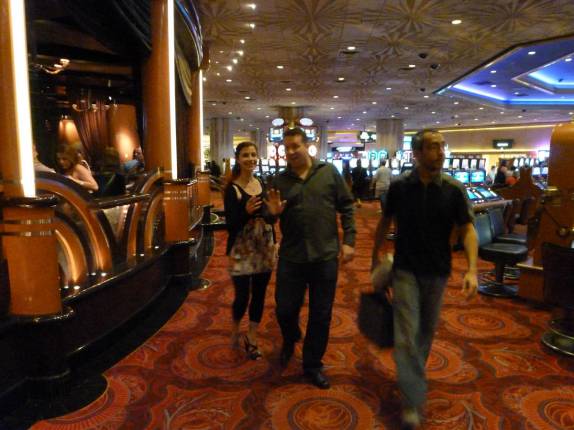 Com a Ju e o David no cassino do MGM Grand Hotel, em Las Vegas - Nevada, nos Estados Unidos Com a Ju e o David no cassino do MGM Grand Hotel, em Las Vegas - Nevada, nos Estados Unidos