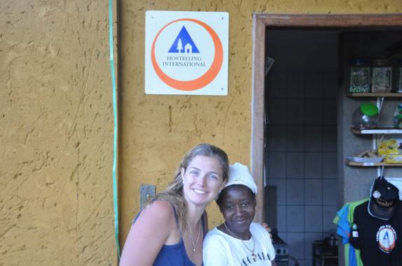 Com a Lelé, que tomou conta da gente no Eco Hostel de Tabuleiro - MG Com a Lelé, que tomou conta da gente no Eco Hostel de Tabuleiro - MG