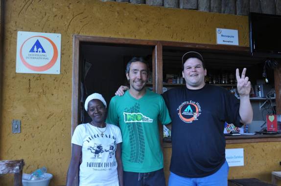 Com a Lelé e o Gustavo, que nos receberam tão bem no Eco Hostel do Tabuleiro - MG Com a Lelé e o Gustavo, que nos receberam tão bem no Eco Hostel do Tabuleiro - MG