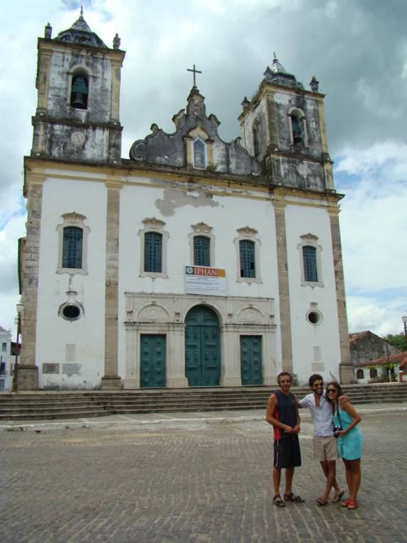 Com a Livia e o Wilson na Igreja Matriz em Santo Amaro, no Recôncavo Baiano - BA
