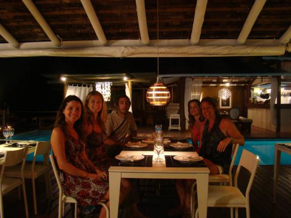 Com a Luciana, Ana e a Gracie no restaurante 'El Gordo' em Trancoso - BA