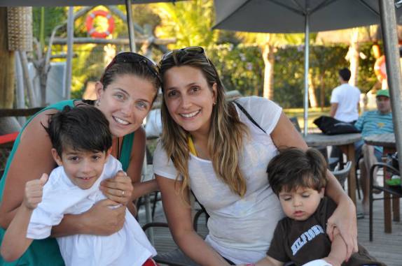 Com a Sandreli (esposa do Besouro), o Caique e o Lucca, na Pousada do Rio Quente, perto de Caldas Novas em Goiás Com a Sandreli (esposa do Besouro), o Caique e o Lucca, na Pousada do Rio Quente, perto de Caldas Novas em Goiás