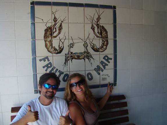 Com o Betinho do tradicional restaurante Frutos do Mar em Maragogi - AL