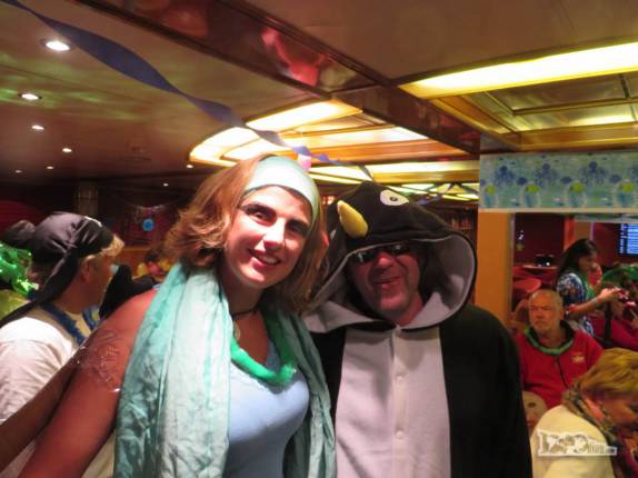 Com o Brian em festa da fantasia no Sea Spirit, deixando a Geórgia do Sul, a caminho da Antártida Com o Brian em festa da fantasia no Sea Spirit, deixando a Geórgia do Sul, a caminho da Antártida