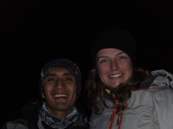 Com o guia Stalin, madrugada no refúgio do Cotopaxi, antes de descer para o estacionamento (Equador) Com o guia Stalin, madrugada no refúgio do Cotopaxi, antes de descer para o estacionamento (Equador)