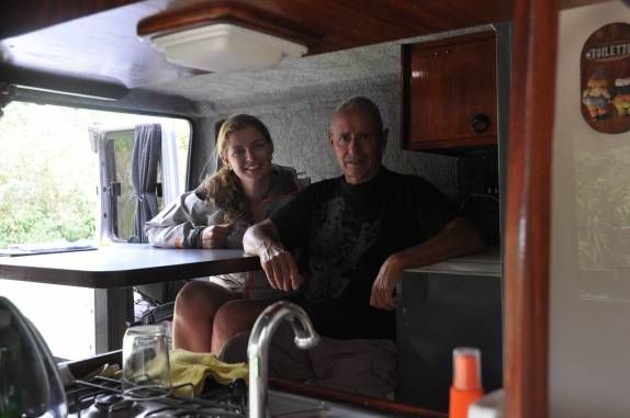 Com o Jorge e sua 'casa', que viajaram por toda a América do Sul, em Parati Mirim - RJ Com o Jorge e sua 'casa', que viajaram por toda a América do Sul, em Parati Mirim - RJ