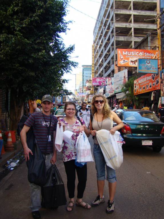 Com o Maicon, nosso motorista e guia para compras em Ciudad del Este, no Paraguai