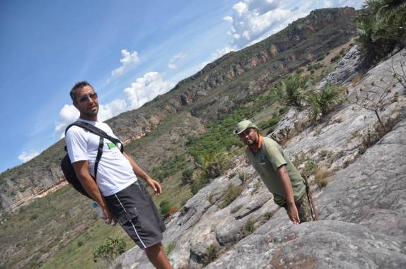 Com o Márcio, nosso guia no Parque Nacional da Serra do Catimbau, em Buique - PE Com o Márcio, nosso guia no Parque Nacional da Serra do Catimbau, em Buique - PE