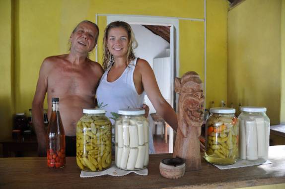 Com o Nildo, no seu restaurante, na ilha Veneza, na Baía de Camamu - BA Com o Nildo, no seu restaurante, na ilha Veneza, na Baía de Camamu - BA