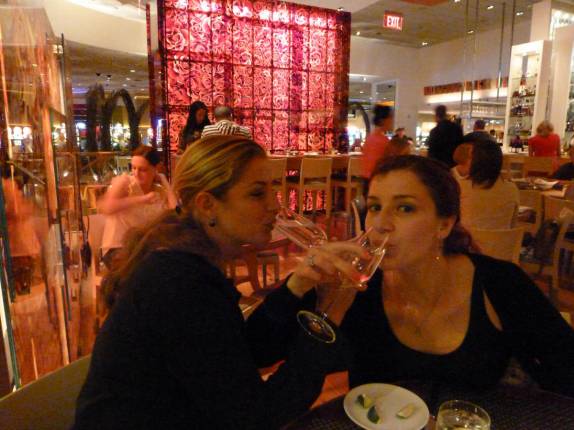 Comemoração do reencontro das irmãs, em Las Vegas - Nevada, nos Estados Unidos Comemoração do reencontro das irmãs, em Las Vegas - Nevada, nos Estados Unidos