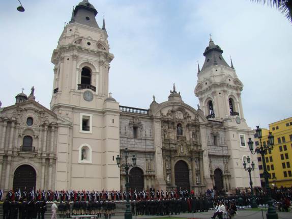 Comemorações do Dia da Polícia, na Plaza de Armas, em Lima, capital do Peru