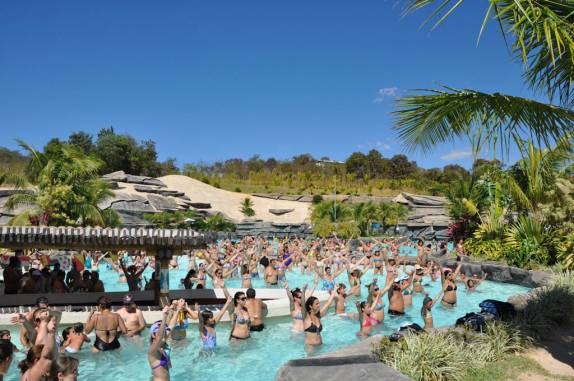 Concorrida aula de hidroginástica na Pousada do Rio Quente, perto de Caldas Novas em Goiás Concorrida aula de hidroginástica na Pousada do Rio Quente, perto de Caldas Novas em Goiás
