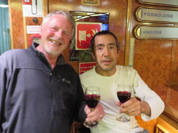 Conversando com o Gunnar, o outro brasileiro que participa da expedição. (no trecho entre Buenos Aires e as Ilhas Malvinas) Conversando com o Gunnar, o outro brasileiro que participa da expedição. (no trecho entre Buenos Aires e as Ilhas Malvinas)