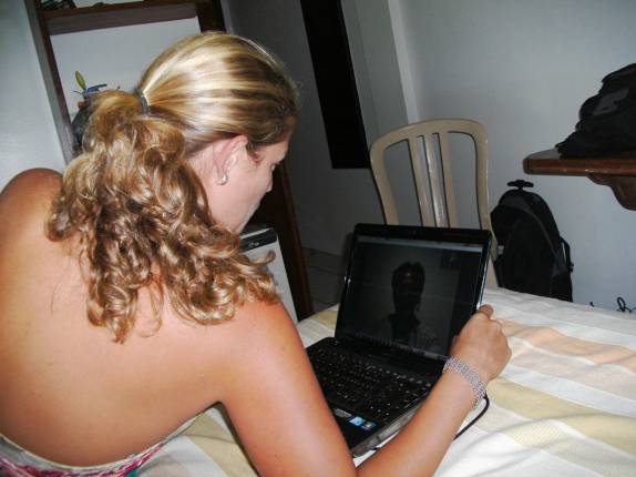 Conversando com o pai pelo Skype, em Fortaleza - CE. Viva a internet! Conversando com o pai pelo Skype, em Fortaleza - CE. Viva a internet!