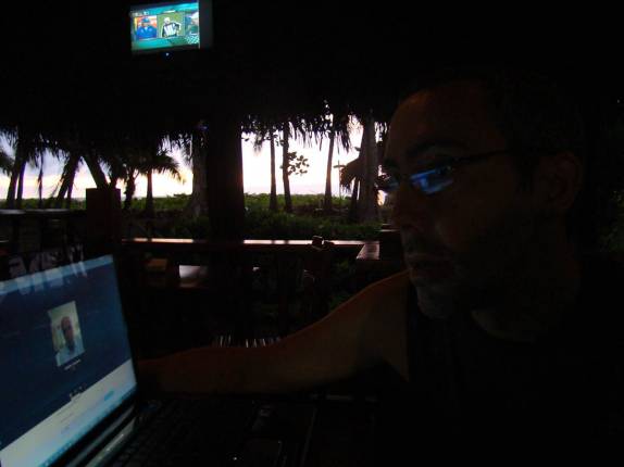 Conversando pelo Skype com a família (viva a tecnologia!) em Zancudo, no litoral Pacífico da Costa Rica