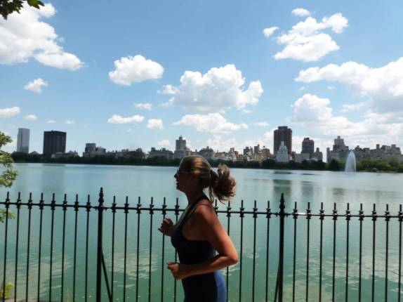 Corrida ao redor do Resevoir, no Central Park, em Nova Iorque, nos Estados Unidos