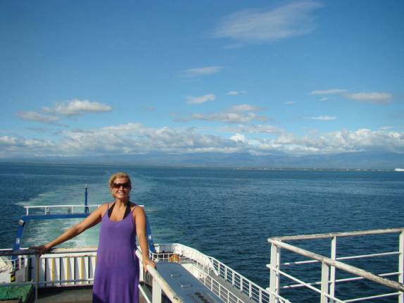 Cruzando de ferryboat o golfo de Nicoya, no litoral Pacífico da Costa Rica Cruzando de ferryboat o golfo de Nicoya, no litoral Pacífico da Costa Rica