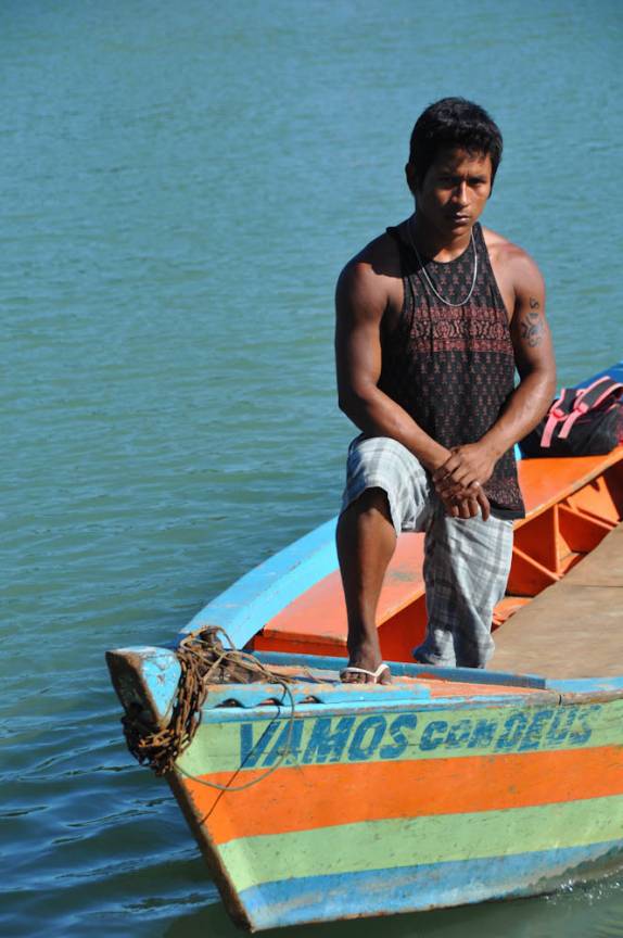 Cruzando o rio CaraÃva - BA Cruzando o rio CaraÃva - BA