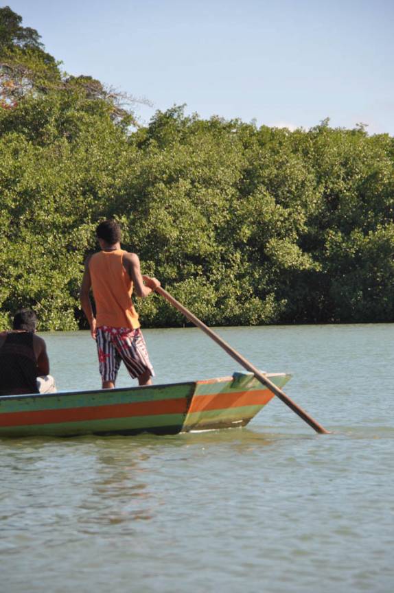 Cruzando o rio CaraÃva - BA Cruzando o rio CaraÃva - BA