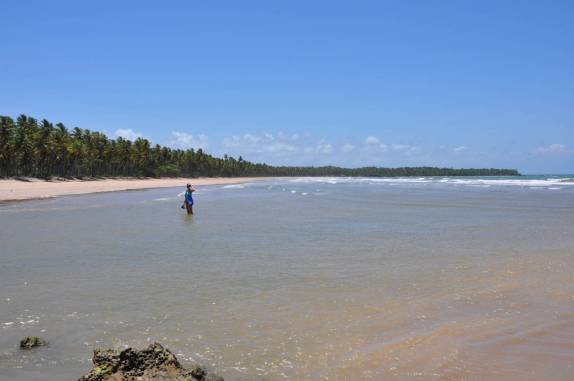 Cruzando o rio para a praia de Cueira, na Ilha de Boipeba - BA