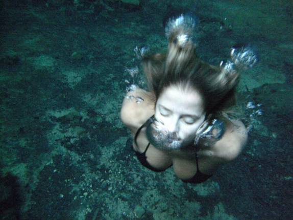Curtindo o Encanto Azul, na Chapada das Mesas, região de Riachão - MA Curtindo o Encanto Azul, na Chapada das Mesas, região de Riachão - MA