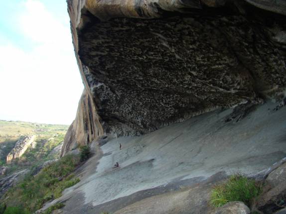 Dentro da enorme 'boca', no Parque Estadual da Pedra da Boca, na Paraíba, fronteira com Passa e Fica - RN