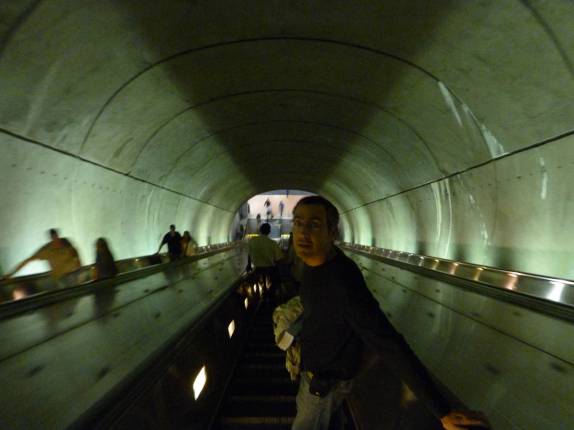 Depois de tanto tempo, estamos andando de metrô novamente! (em Washington, capital dos Estados Unidos) Depois de tanto tempo, estamos andando de metrô novamente! (em Washington, capital dos Estados Unidos)