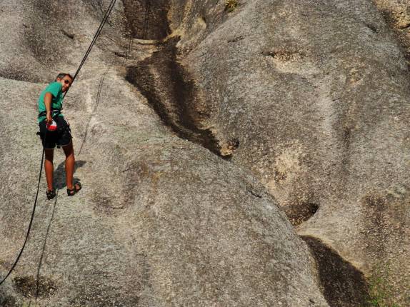 Descendo a Pedra do Lagarto de rapel, na região de Passa e Fica - RN Descendo a Pedra do Lagarto de rapel, na região de Passa e Fica - RN