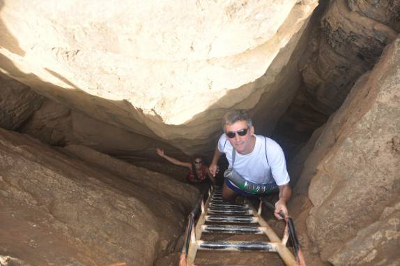 Descendo para a Praia do Sancho, em Fernando de Noronha - PE Descendo para a Praia do Sancho, em Fernando de Noronha - PE