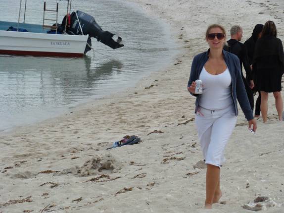 Desembarcando emm praia da ilha de Espíritu Santo, região de La Paz, na Baja California - México Desembarcando emm praia da ilha de Espíritu Santo, região de La Paz, na Baja California - México