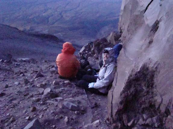 Dia raiando, enfrentando o frio rumo ao topo do El Mistí, em Arequipa - Peru Dia raiando, enfrentando o frio rumo ao topo do El Mistí, em Arequipa - Peru