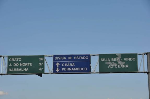 Divisa entre Pernambuco e Ceará, na Chapada do Araripe Divisa entre Pernambuco e Ceará, na Chapada do Araripe