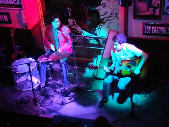 Dueto toca Beatles na night de Salta - Argentina Dueto toca Beatles na night de Salta - Argentina