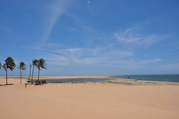 Dunas na Foz do Rio São Francisco, divisa entre os estados de Alagoas e Sergipe (município de Piaçabuçu - AL)