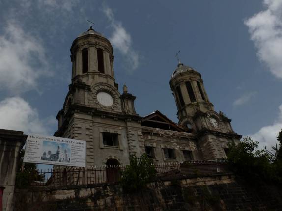 Em reforma, a bela Catedral Anglicana de St John's, a capital de Antígua, no Caribe Em reforma, a bela Catedral Anglicana de St John's, a capital de Antígua, no Caribe