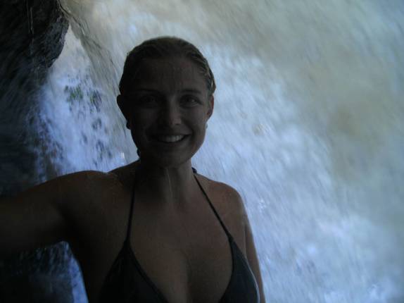 Embaixo da Cachoeira do Demé, em Tremembé, na Península do Maraú - BA Embaixo da Cachoeira do Demé, em Tremembé, na Península do Maraú - BA