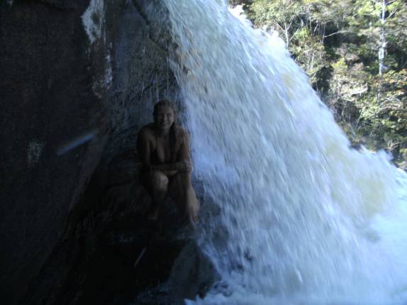 Embaixo da Cachoeira do Demé, em Tremembé, na Península do Maraú - BA Embaixo da Cachoeira do Demé, em Tremembé, na Península do Maraú - BA