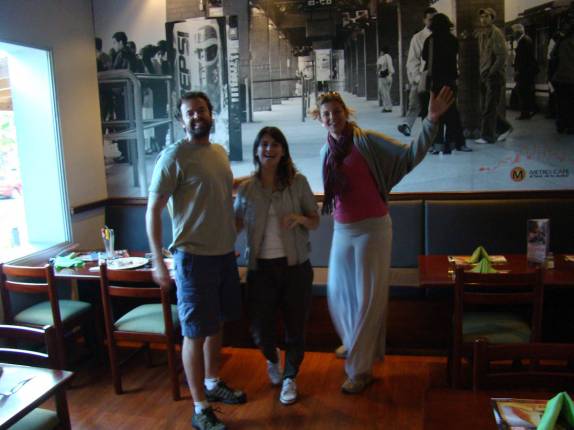 Encontrando a Laura e o Rafa em Quito, no Equador Encontrando a Laura e o Rafa em Quito, no Equador