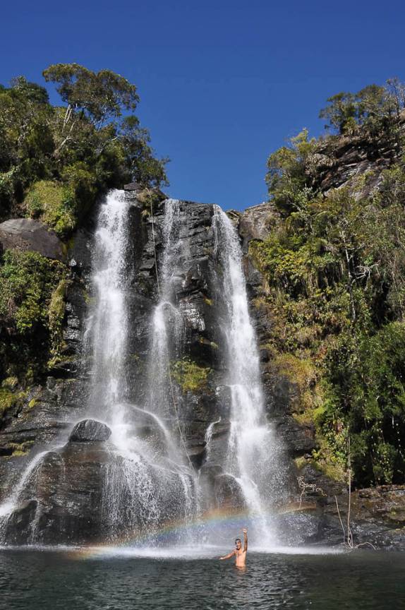 Enfrentando as águas geladas da Cachoeira  dos Garcias em Aiuruoca - MG