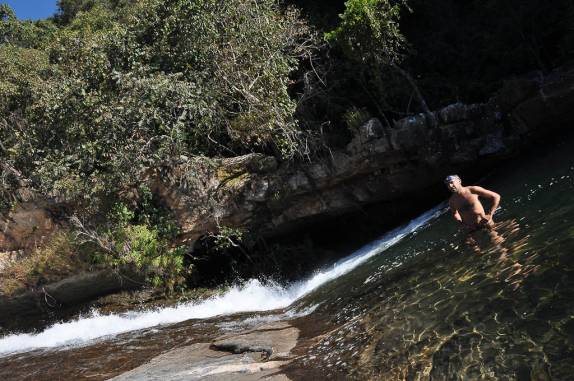 Enfrentando bravamente a água gelada no Complexo da Zilda em Carrancas - MG