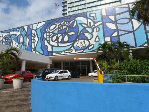 Entrada do famoso hotel Habana Libre, em Havana - Cuba Entrada do famoso hotel Habana Libre, em Havana - Cuba