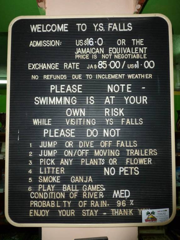 Entrada meio cara em Ys Falls, no interior da Jamaica. No ganja! Entrada meio cara em Ys Falls, no interior da Jamaica. No ganja!