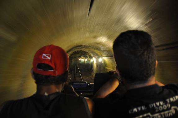 Entrando na Mina da Passagem em Mariana - MG Entrando na Mina da Passagem em Mariana - MG